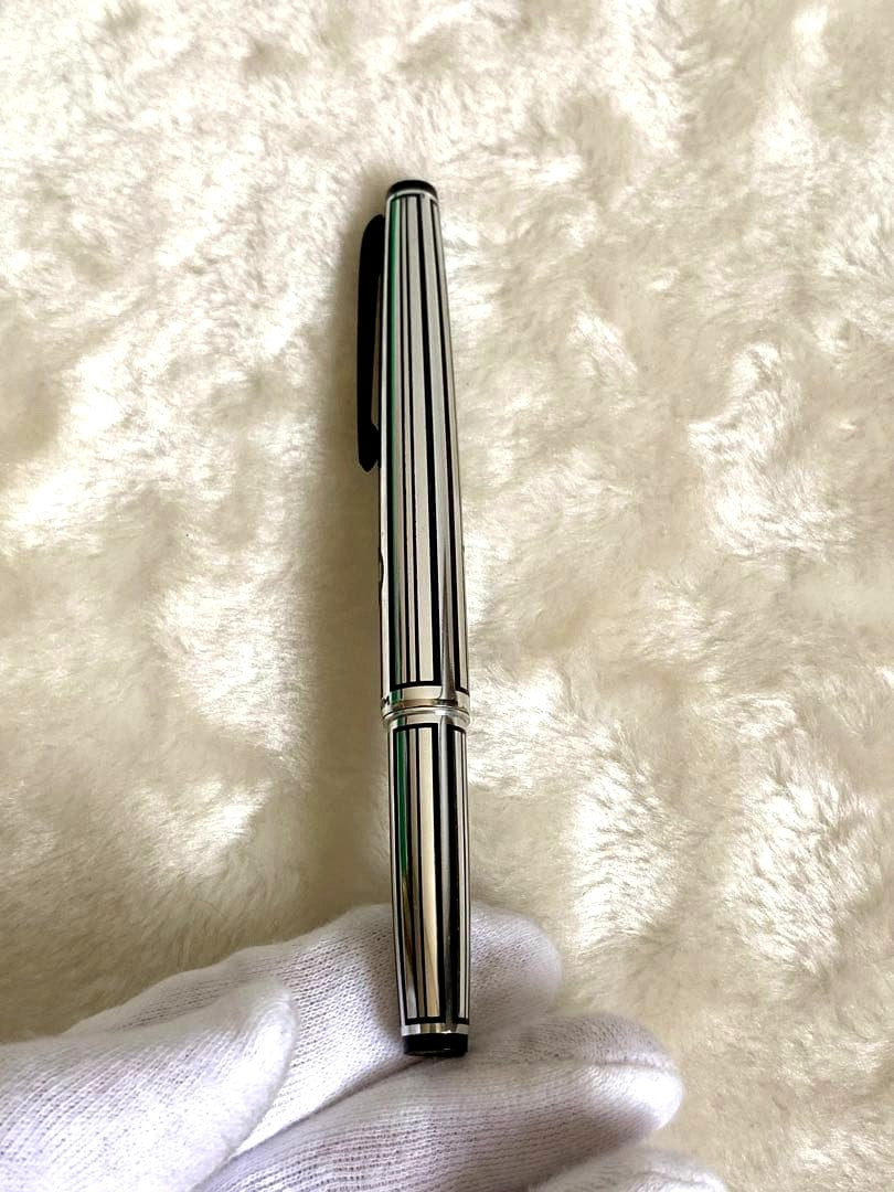 Pilot Platinum 18K white gold striped fountain pen with cap, used condition, no ink filled