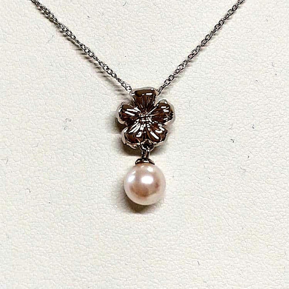 Law pearl necklace with 6.4mm pearl on a 40cm chain displayed on a white background