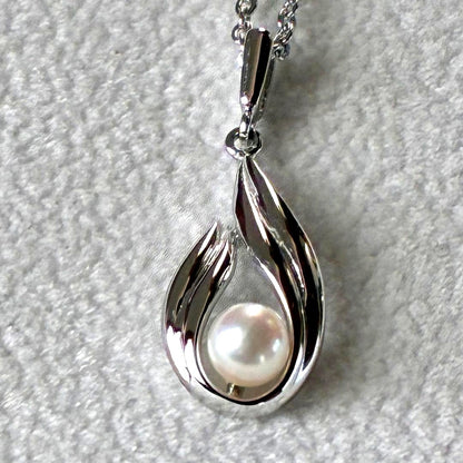 Mikimoto Pearl Necklace Tear Drop with silver chain and 4 mm pearl pendant, 45 cm length
