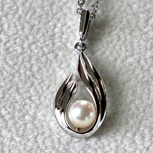 Mikimoto Pearl Necklace Tear Drop with silver chain and 4 mm pearl pendant, 45 cm length