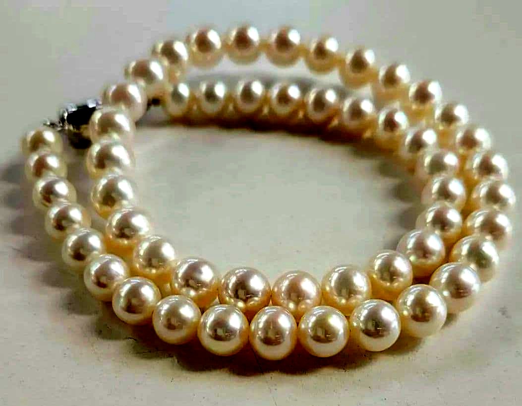 Akoya genuine pearl necklace featuring 8mm round beads and 42cm length on a white background