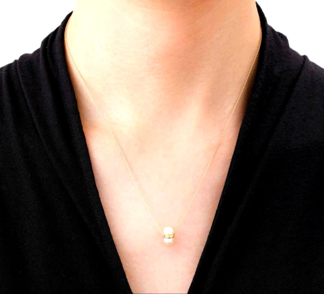 K18YG twin pearl necklace featuring medium-sized Akoya pearls on a 45 cm gold chain