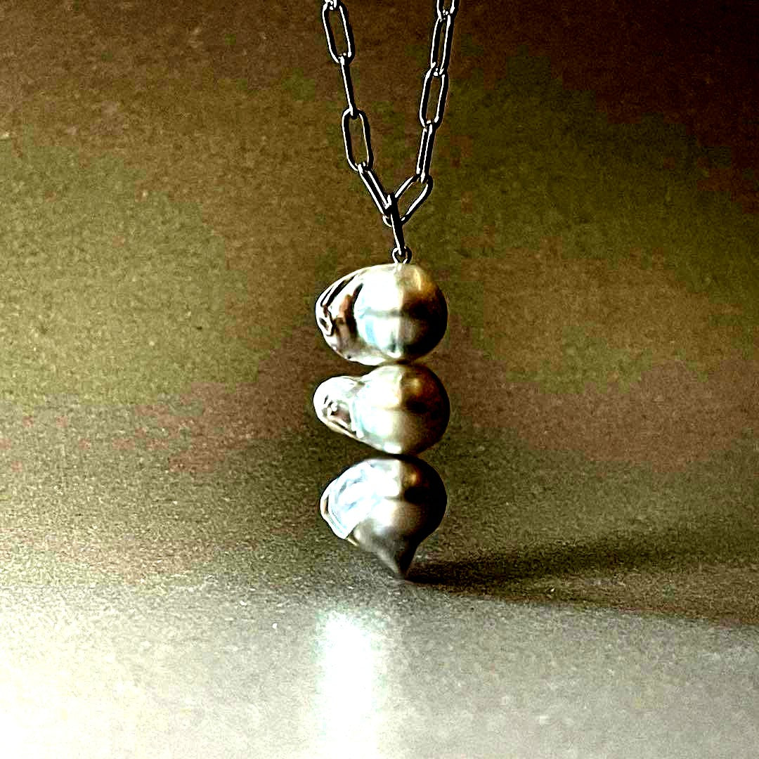 Akoya pearl baroque feather pendant necklace with 9mm pearl on a 50cm chain