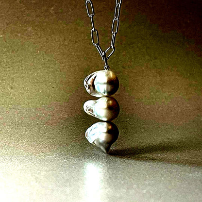 Akoya pearl baroque feather pendant necklace with 9mm pearl on a 50cm chain