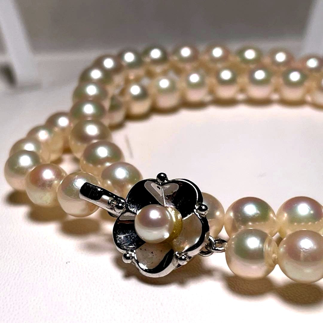 Akoya pearl necklace with 6.5-7.0mm round white pearls on a 42.6 cm silver chain