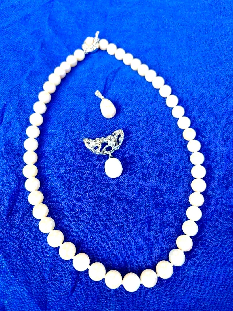 Akoya pearl necklace featuring 8-8.5mm pearls and a charm on a 45cm chain displayed on white background