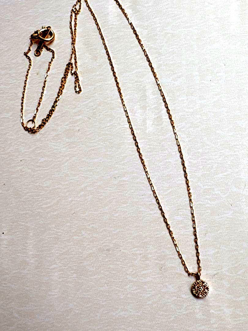 agete K10 pave diamond necklace with 0.03ct diamonds and 40cm chain on white background