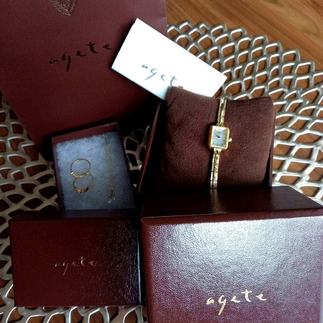 Agete Vintage Four-Piece Set with diamond accents, K18GP material, used watch with chipped glass, and new replacement chain