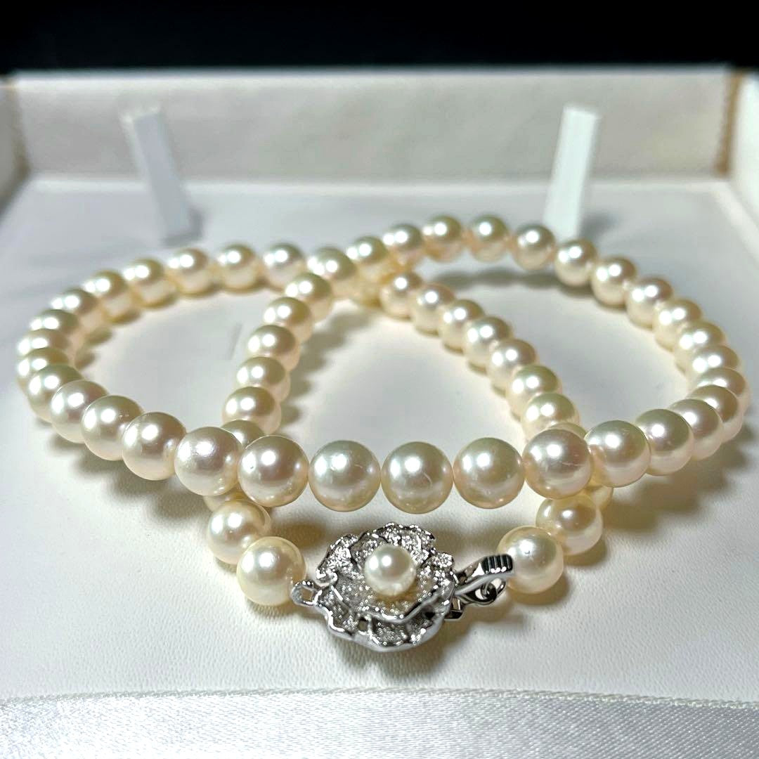 Aqua Pearl Necklace with 6.8-7.3mm Akoya Pearls measuring 43.5 cm in length