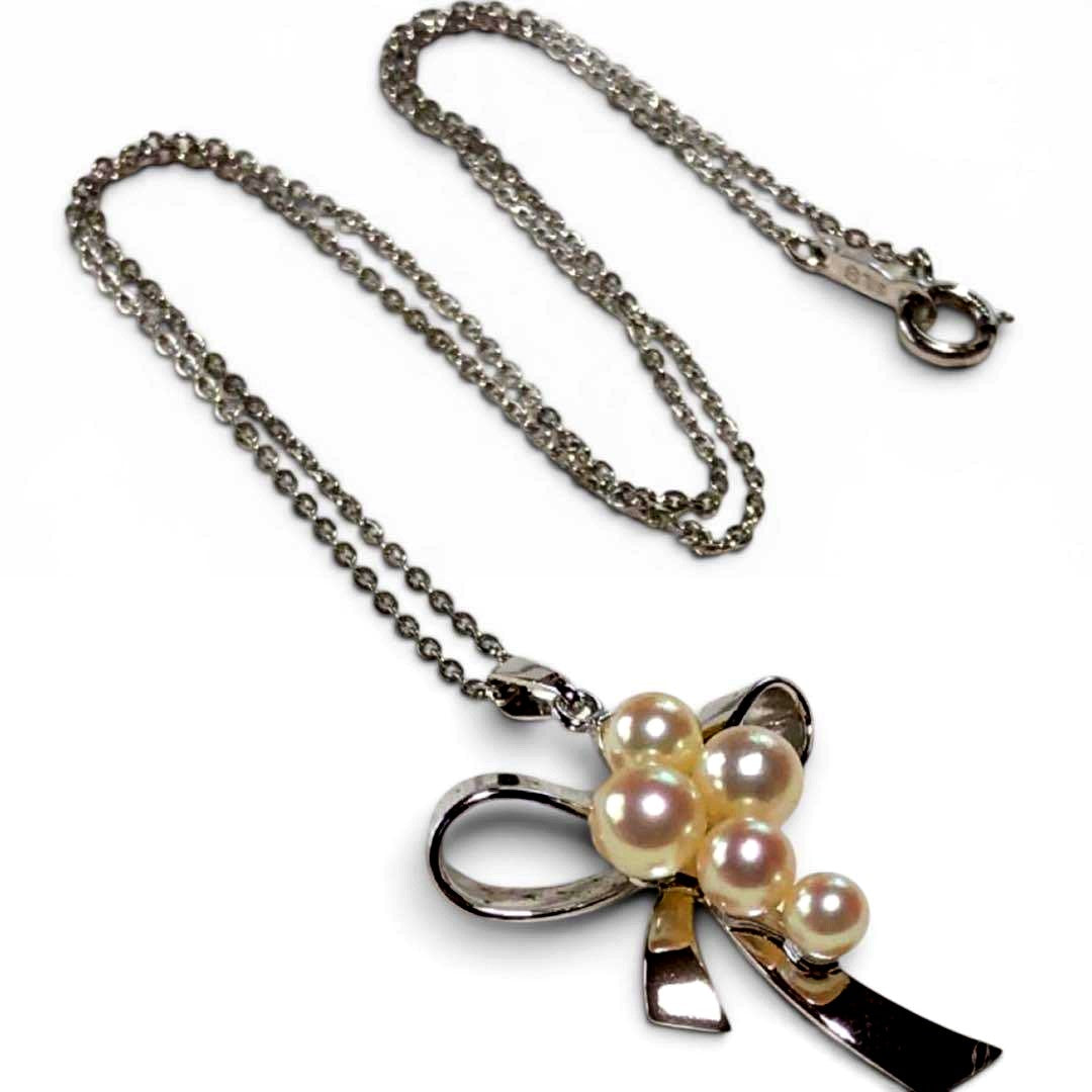 Mikimoto pearl pendant necklace with silver ribbon design and five pearls on a 40.5cm chain