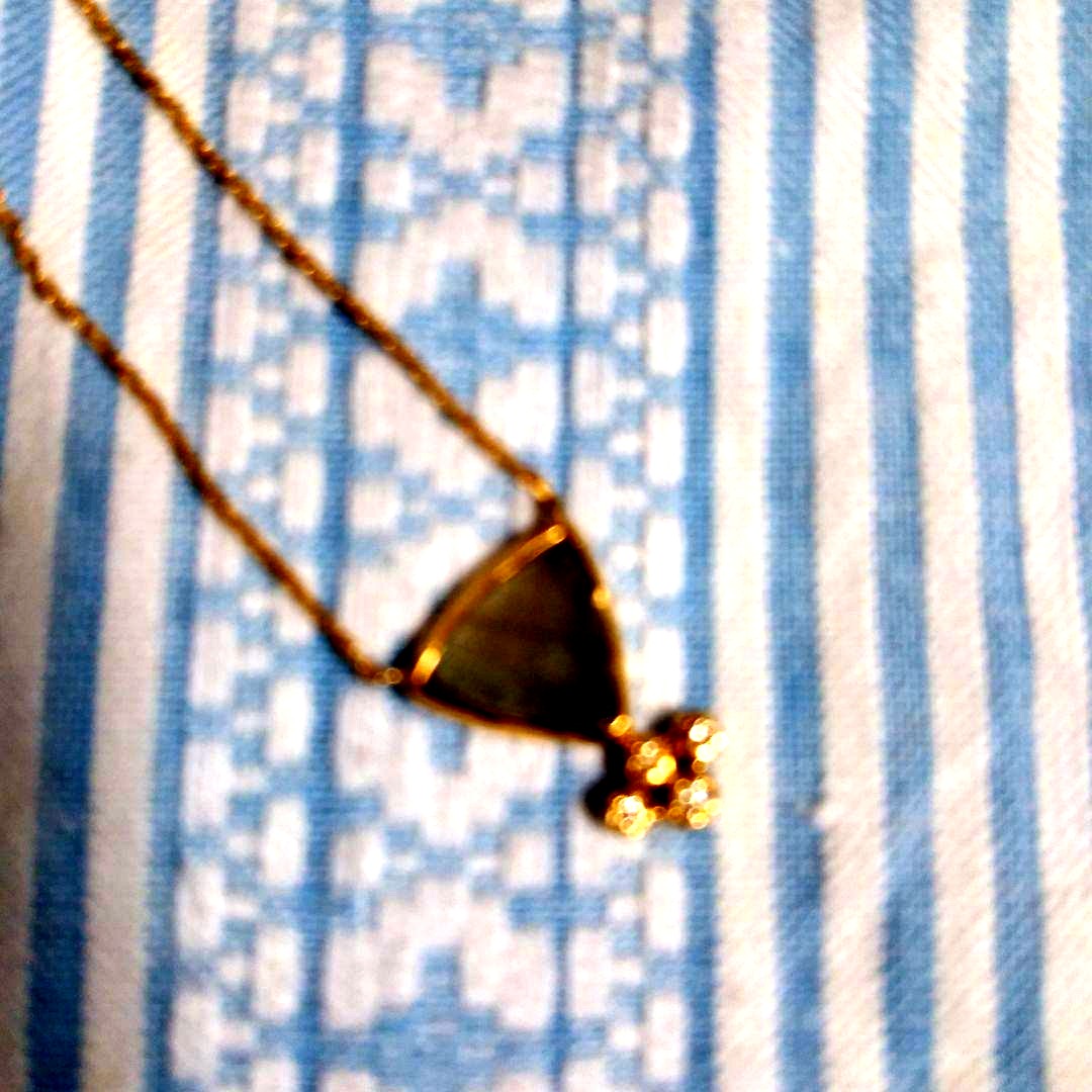 Agat necklace with labradorite and diamond pendant on 40.5 cm K18YG gold chain with extender