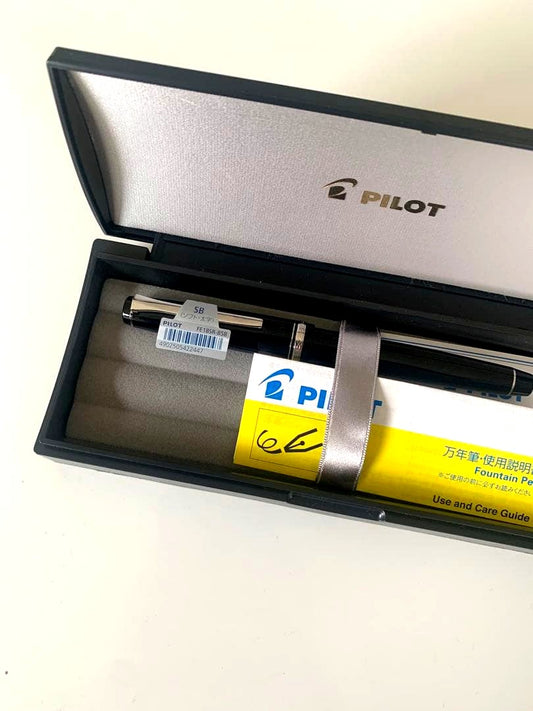 PILOT Elabo Fountain Pen SB model FE-18SR-B-SB in black color with box and accessories
