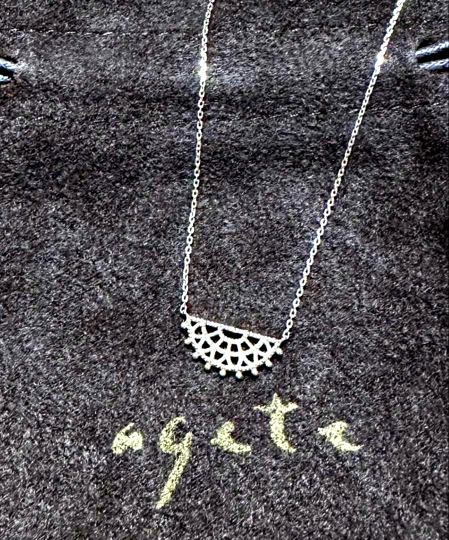 Agete champagne white gold necklace with 40cm length and small motif in K10 gold