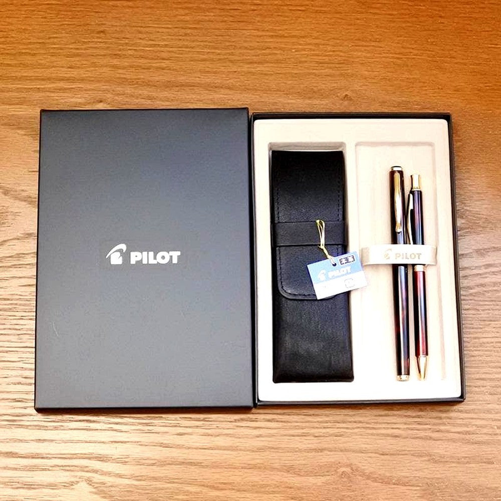 Pilot Old Cavalier fountain pen and oil-based ballpoint pen set with leather case and S.I initials