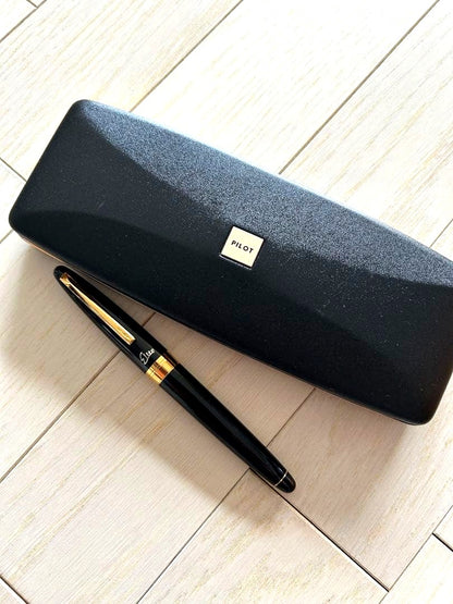 Pilot Fountain Pen Model T1070 made of 18 karat gold, unused with minor fine wear marks