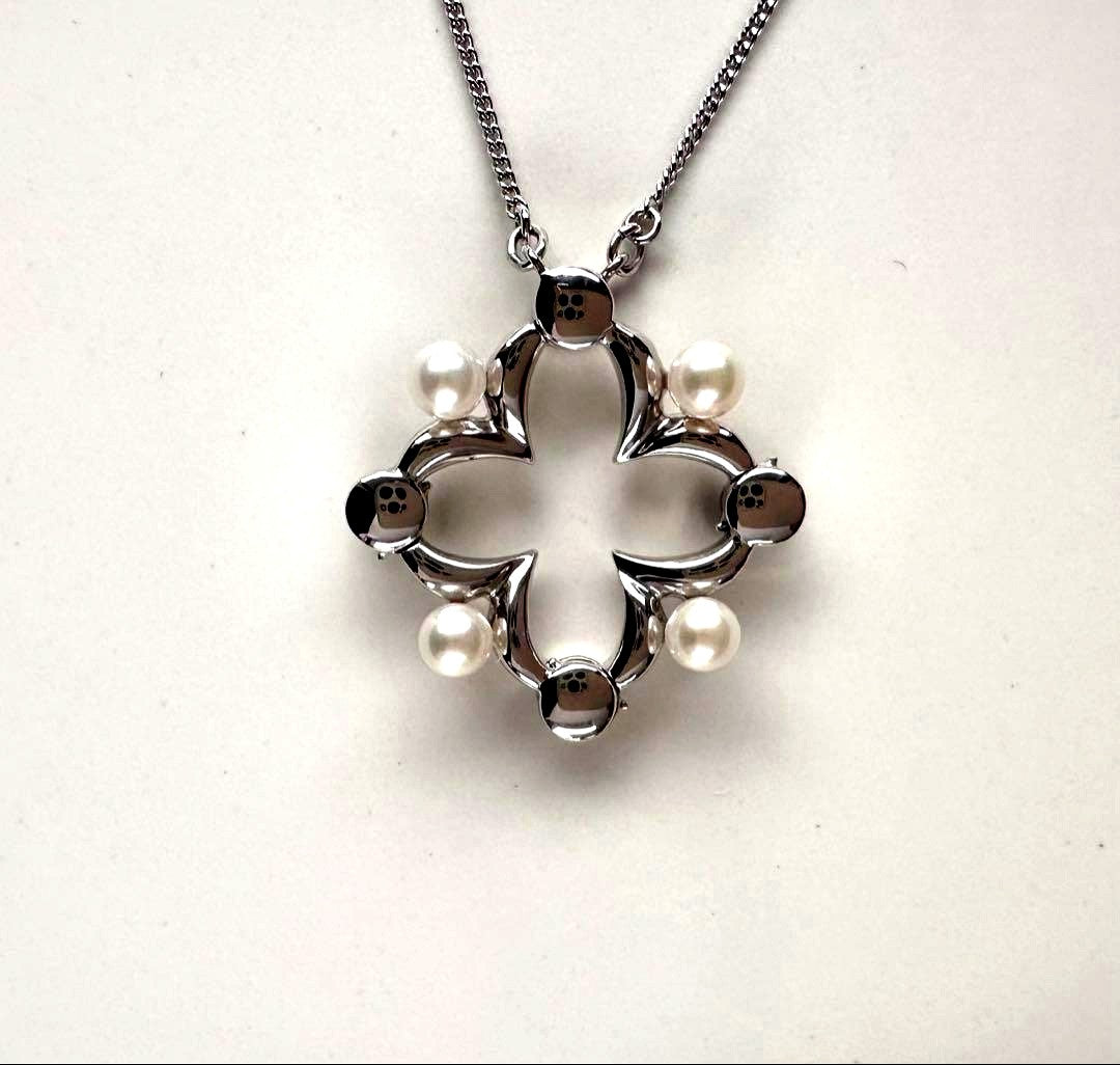 TASAKI Akoya baby pearl necklace with silver clover motif pendant and adjustable chain