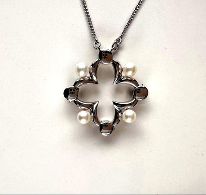 TASAKI Akoya baby pearl necklace with silver clover motif pendant and adjustable chain