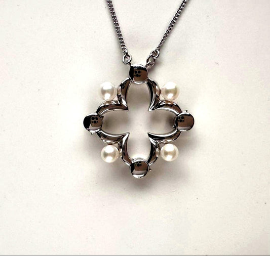 TASAKI Akoya baby pearl necklace with silver clover motif pendant and adjustable chain
