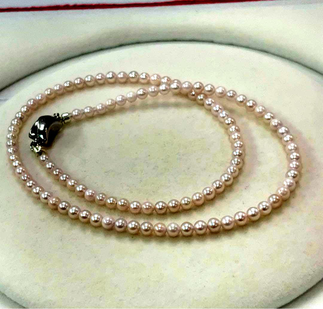 Akoya pearl necklace with 3.5-4mm pearls, 43cm length, stamped 925, displayed on white background