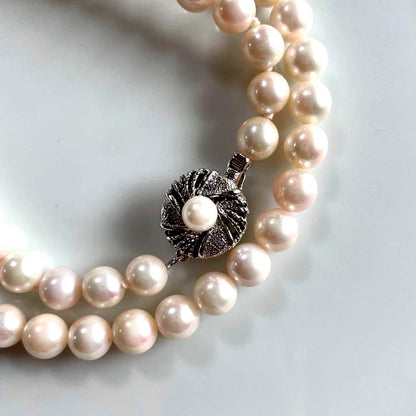 Akoya pearl necklace with 6.5-7mm silver pink pearls on a 42.5cm silver chain with clasp and included case