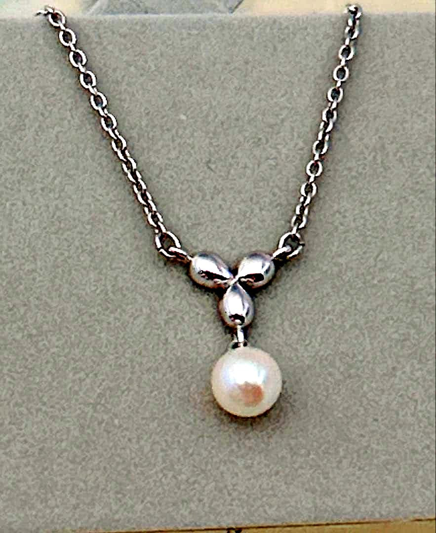 Tasaki Akoya pearl necklace with round pearls on a silver chain