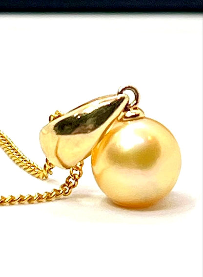 Akwoya 9mm large genuine gold colored pearl necklace measuring 40cm with natural color pearls