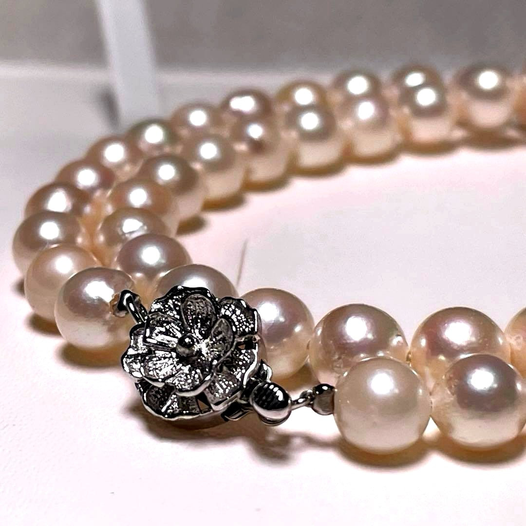 Akoya pearl necklace with round white pearls 6.9 to 7.5mm diameter on a 42.1cm silver chain