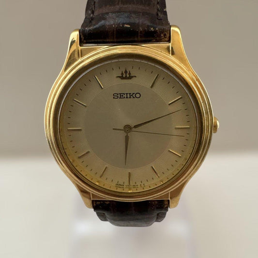 SEIKO V701-2020 Quartz Men's Watch — Japanese