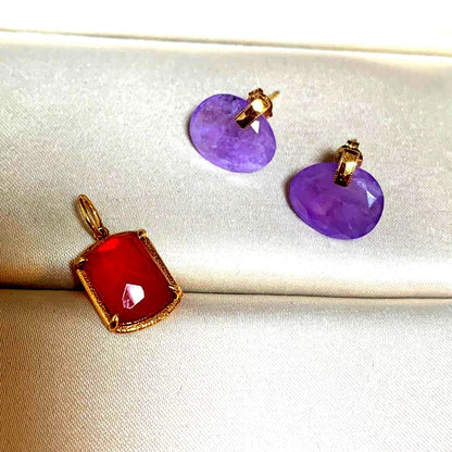 Agete Carnelian Charm made of 10 karat gold with an orange carnelian stone, no visible damage or discoloration