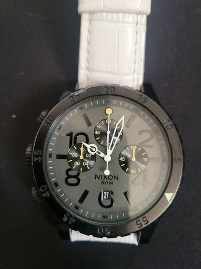 NIXON Model/Series Name: NIXON クロノグラフ 200M防水 Quartz Men's Watch — Japanese