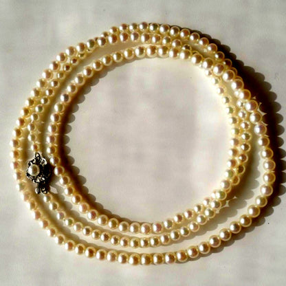 New Akoya pearls genuine baby long necklace 80.5cm with 5.0-4.0mm white pink pearls and silver fittings on display