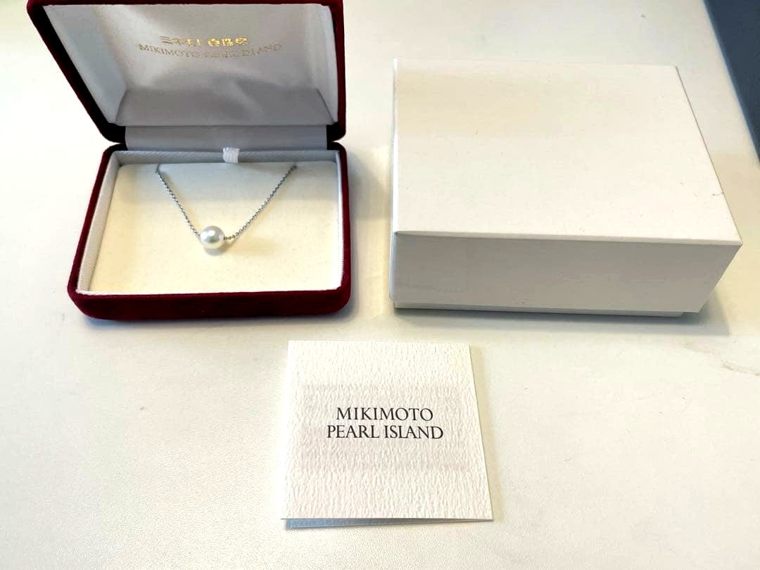 Mikimoto Pearl Island Akoya pearl necklace with silver chain gently used