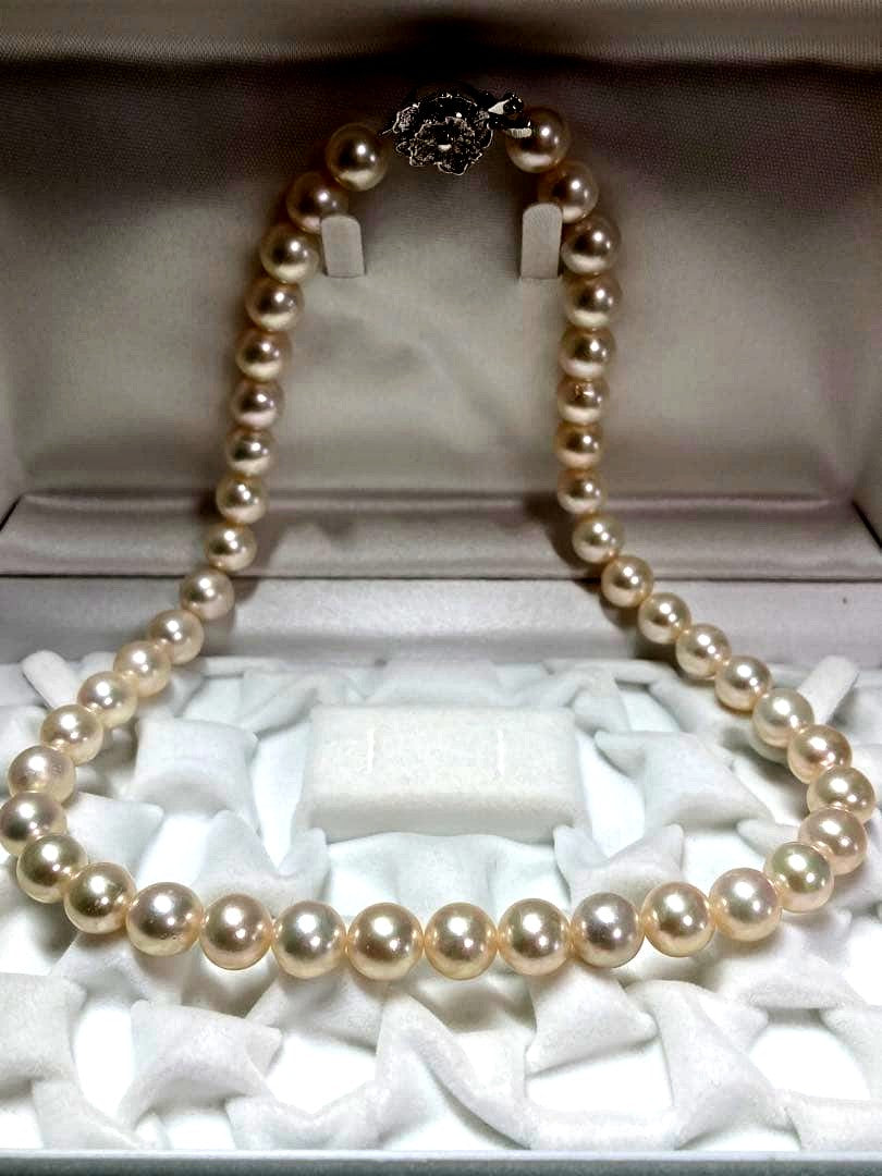 Akoya pearl necklace with pinkish white 9-9.5mm pearls and silver fittings displayed on white background