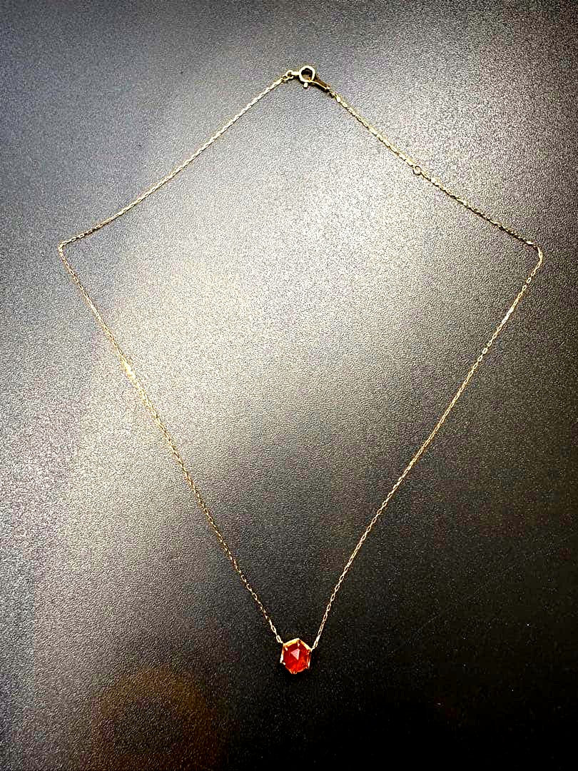 K10 agete Color Quartz Necklace measuring 40 cm in length with a delicate quartz pendant