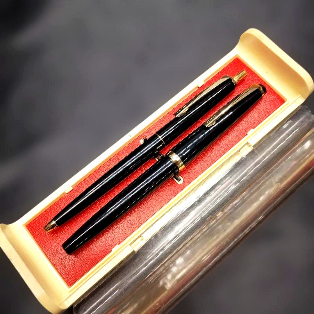 PILOT Fountain Pen and Ballpoint Pen Set with cap and sleek black finish