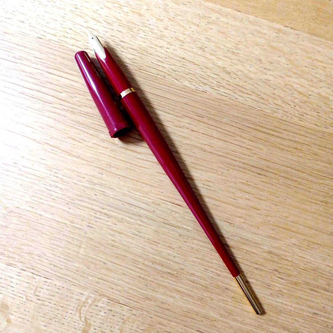 Pilot DPN-200-R-M fountain pen desk pen with medium nib in red color, new and unused