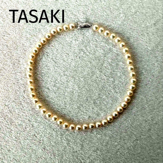 Tasaki silver necklace featuring Akoya pearls sized approximately 7.4cm to 7.8cm on a 41cm chain