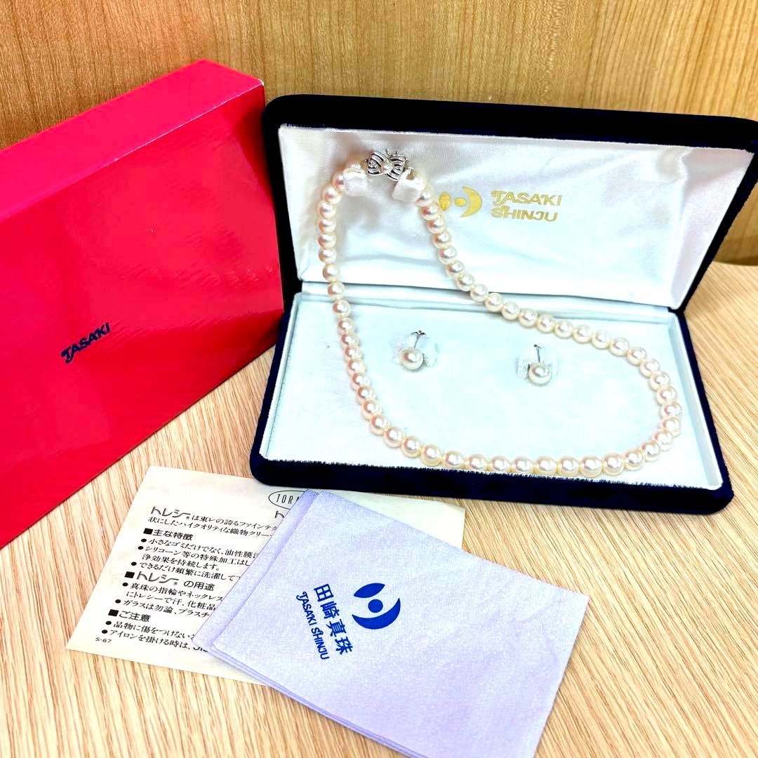 TASAKI pearl necklace and earring set with a 40 cm necklace and 2.1 g earrings displayed on white background