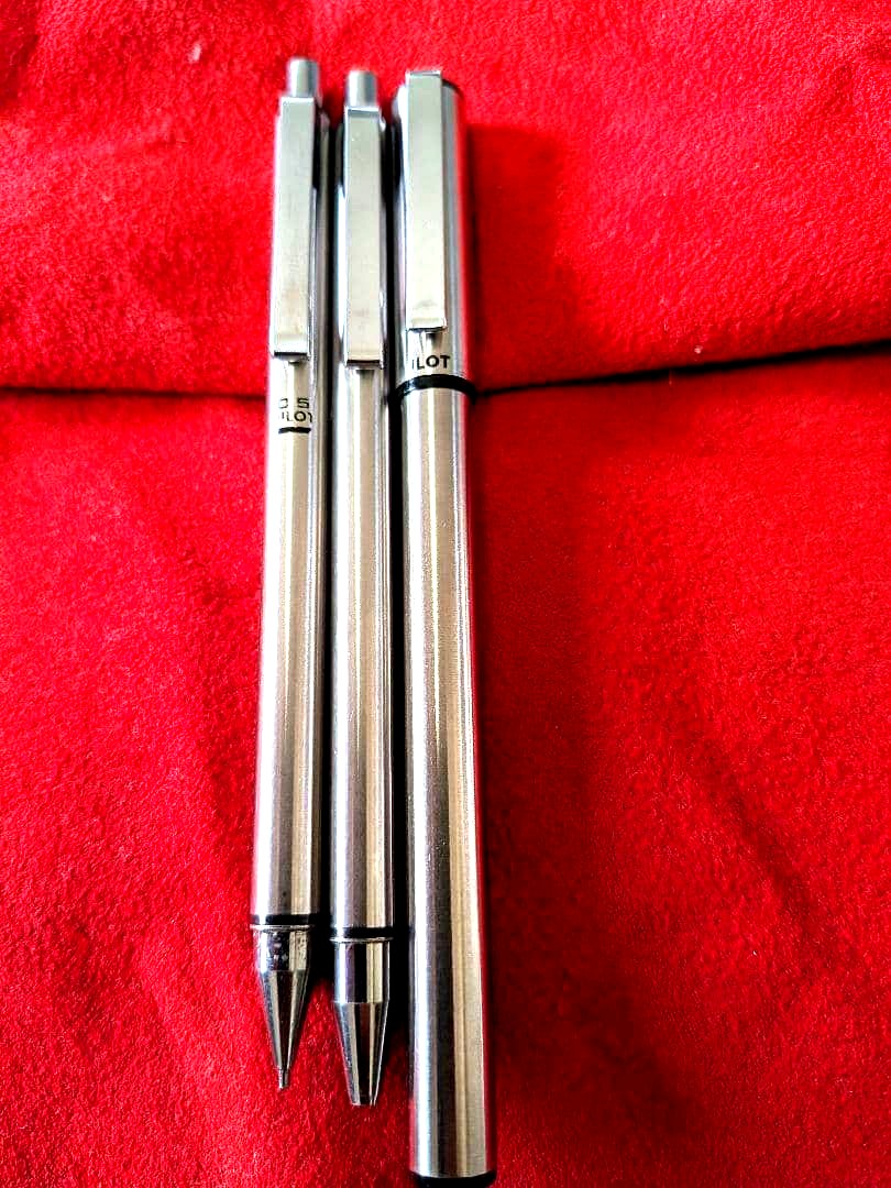 PILOT 3-piece silver writing set including ballpoint pen, fountain pen, and mechanical pencil