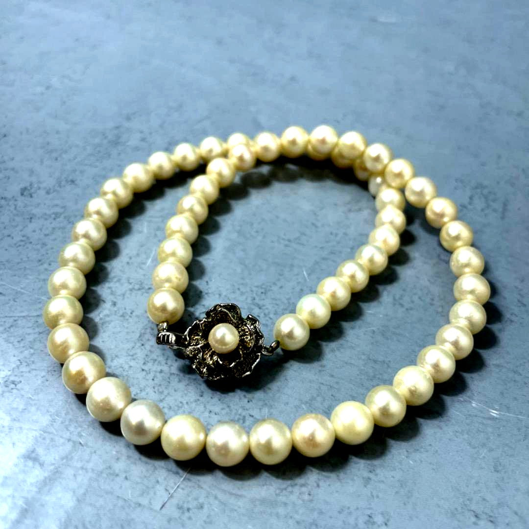 Honest Pearl Akoya pearl necklace with 7mm beads and silver parts, about 41cm long