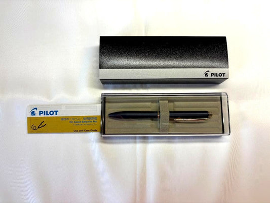 Pilot oil-based ballpoint pen body with included special case and instruction manual