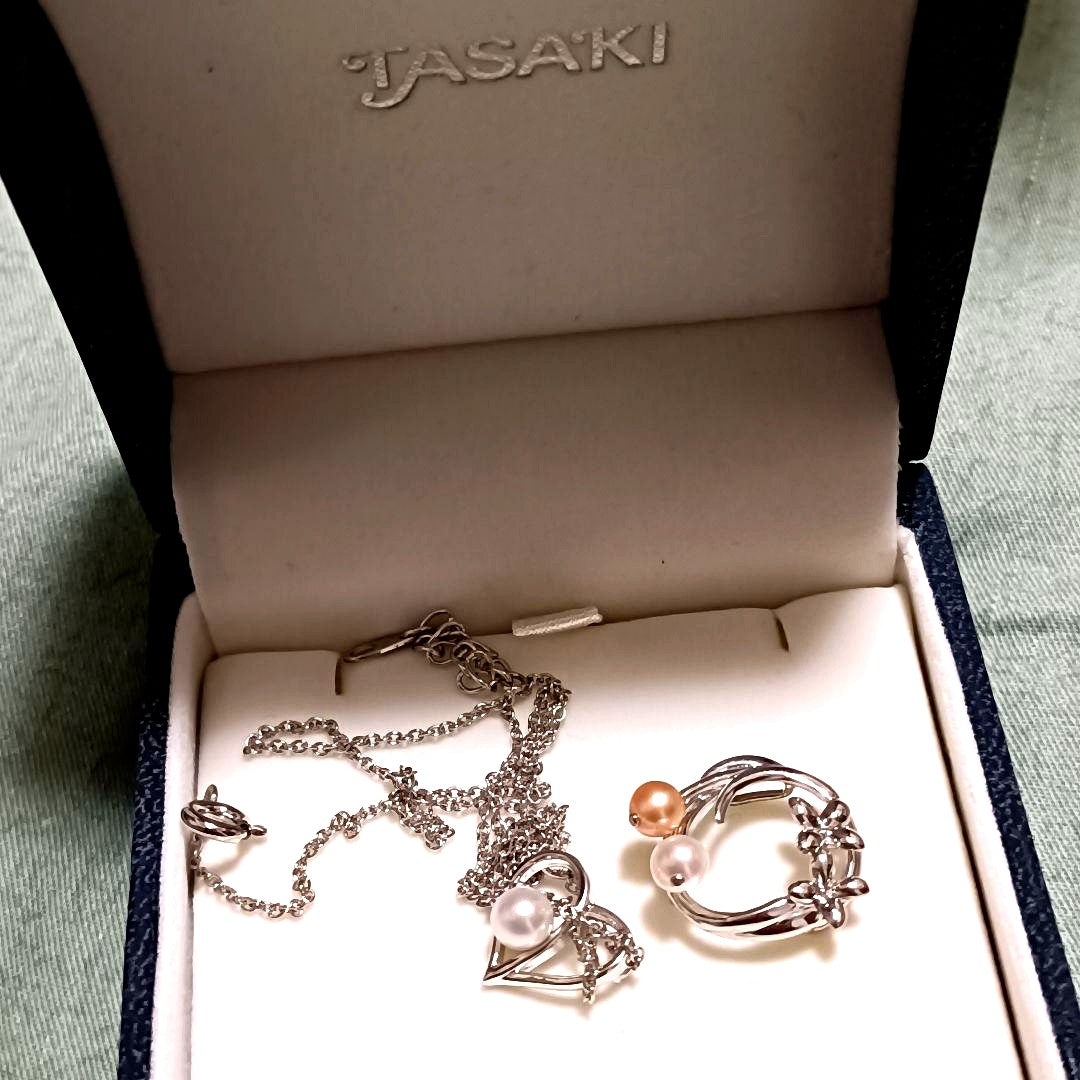 Takasaki pearl necklace pendant set featuring two items without accessories