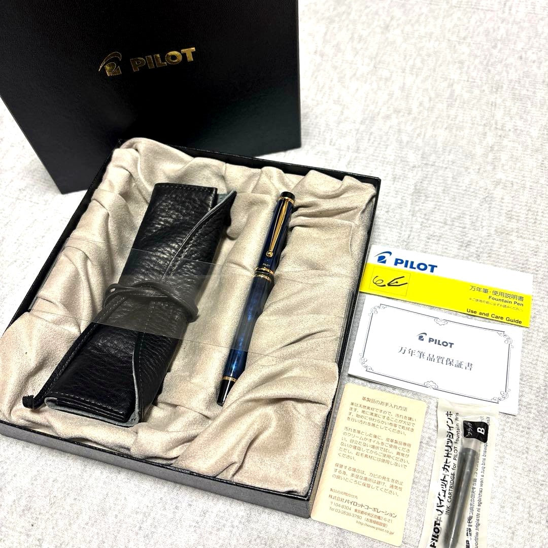 PILOT GRANCE Blue Marble fountain pen with 14K gold nib, no ink cartridge, shown from side view