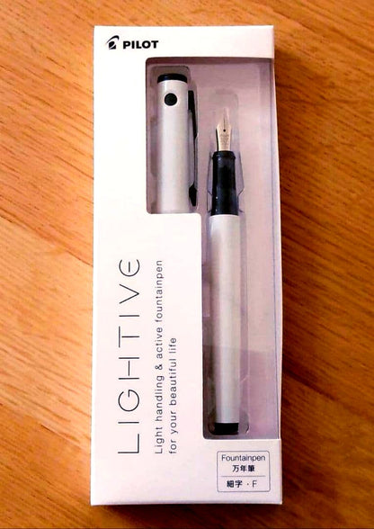 Pilot Livrite fountain pen with fine tip and white barrel shown on a white background