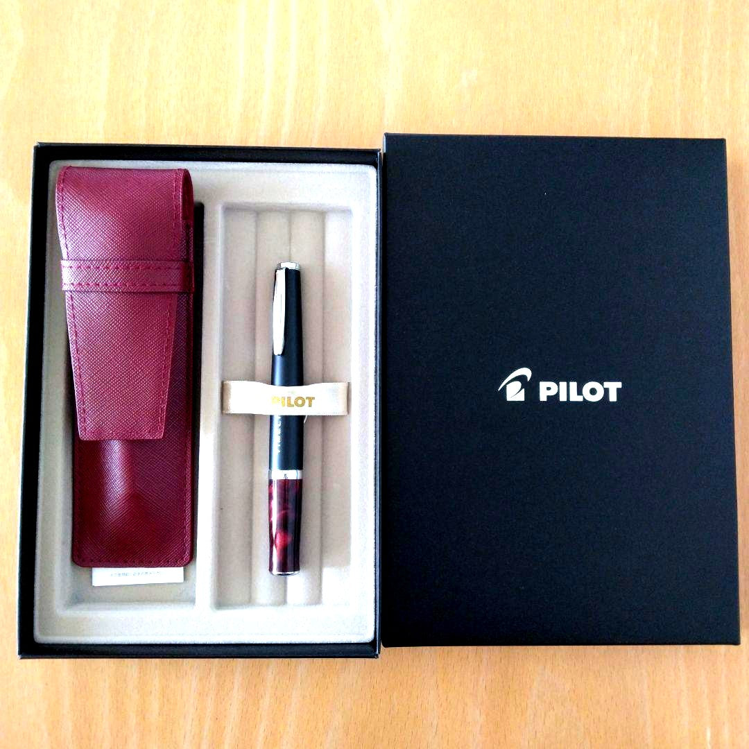 PILOT TIMELINE ballpoint pen in matte black with dedicated case displayed