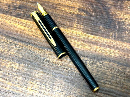 Vintage Waterman Executive fountain pen with 18K gold broad nib from the 1980s, black body and cartridge converter filling system