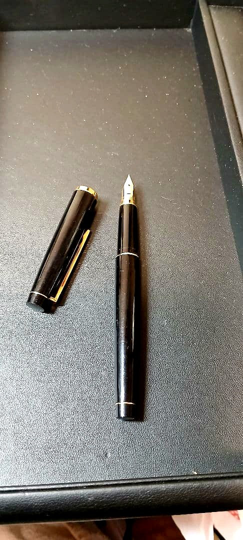 PILOT CUSTOM GRANDEE fountain pen with 14K 585 fine nib in good condition showing nib and barrel
