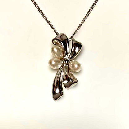 TASAKI vintage pearl necklace with ribbon design featuring genuine pearls on a 925 silver chain
