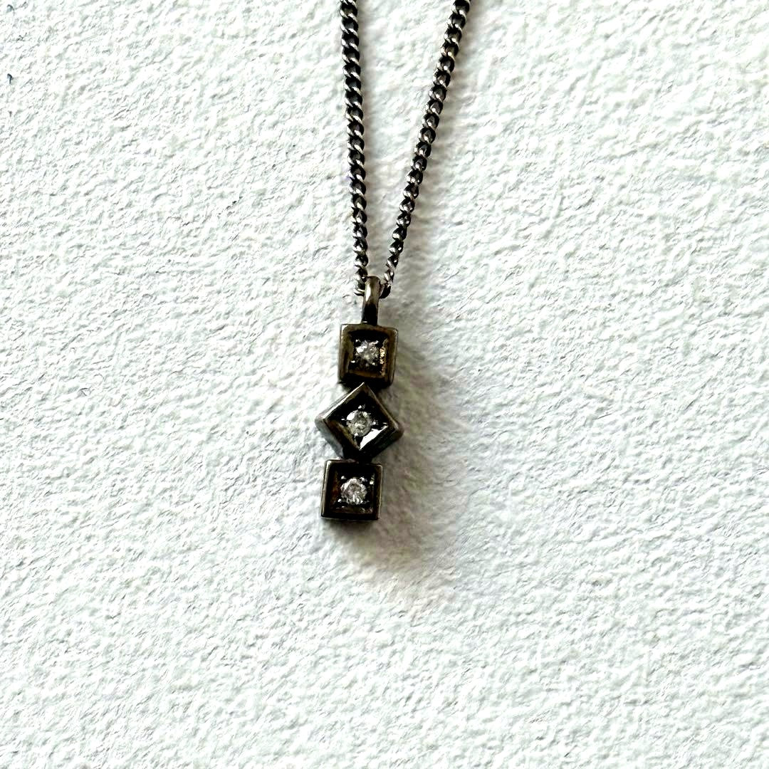 Agete diamond silver necklace featuring 1cm x 0.3cm pendant on 41cm silver chain