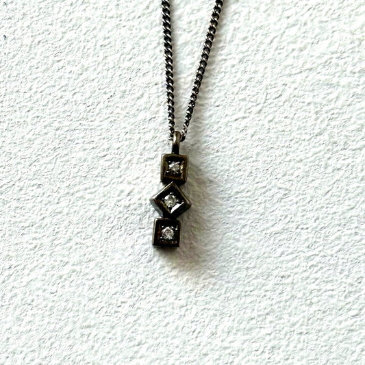 Agete diamond silver necklace featuring 1cm x 0.3cm pendant on 41cm silver chain